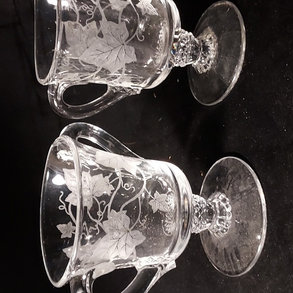 Vintage Glass Etched Leaf Vine Pattern Creamer Sugar Two Piece Set - Picture 4 of 9